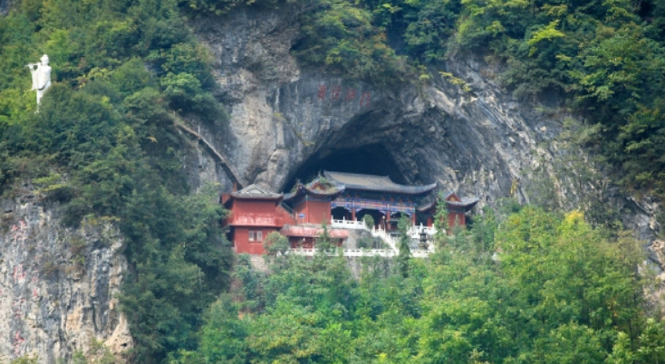 西城山洞道长算卦准不准，怎么联系电话？